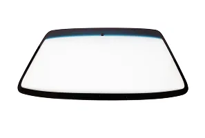 Pare-brise de voiture vierge avec une bande teintée bleue en haut, fond blanc.