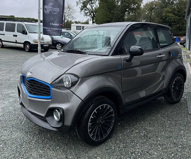 voitures sans permis grises et bleu à Azay-sur-Thouet dans les Deux-Sèvres 79