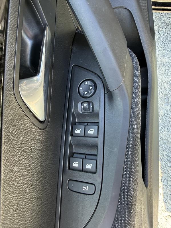 Peugeot 2008 1.2I HYBRID - 136 BV E-DCS6 STYLE