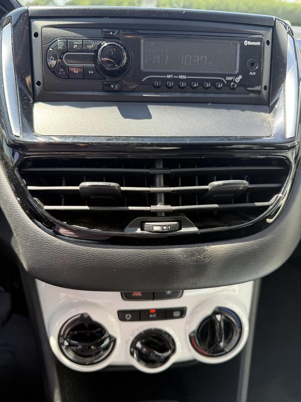 Peugeot 208 1.2I PURETECH 12V - 68 LIKE