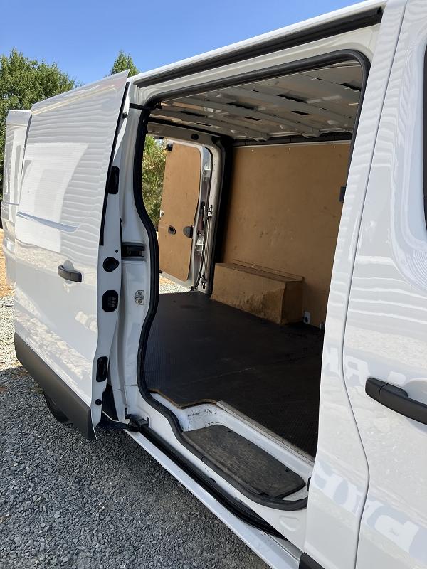 Renault Trafic III PHASE 2 L2H1 1300 KG 2.0 DCI - 120 S&S FOURGON GRAND CON