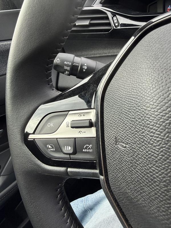 Peugeot 408 1.2I HYBRID -136/145 - BV E-DCS6 ALLURE